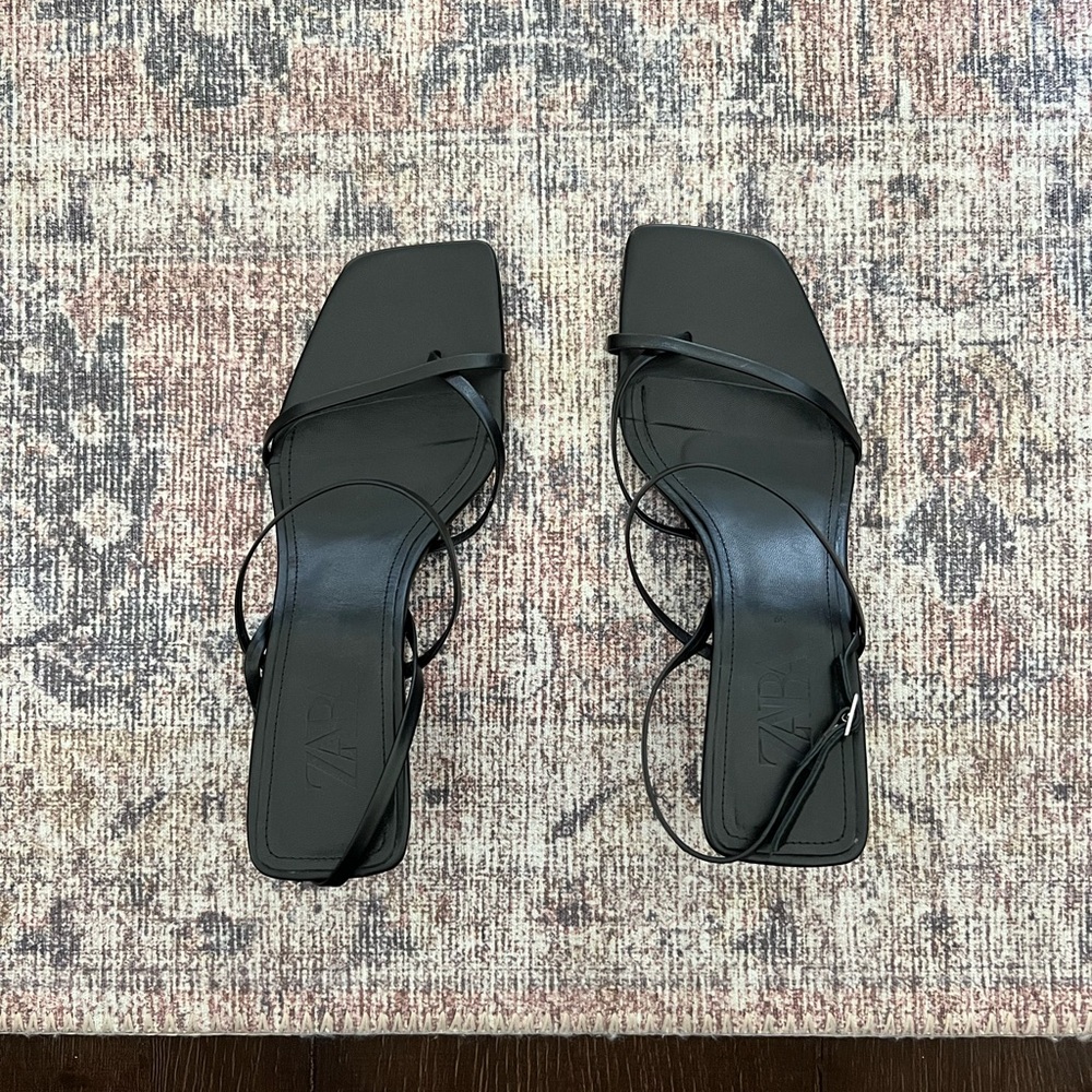 Zara black strappy sandals in very good condition